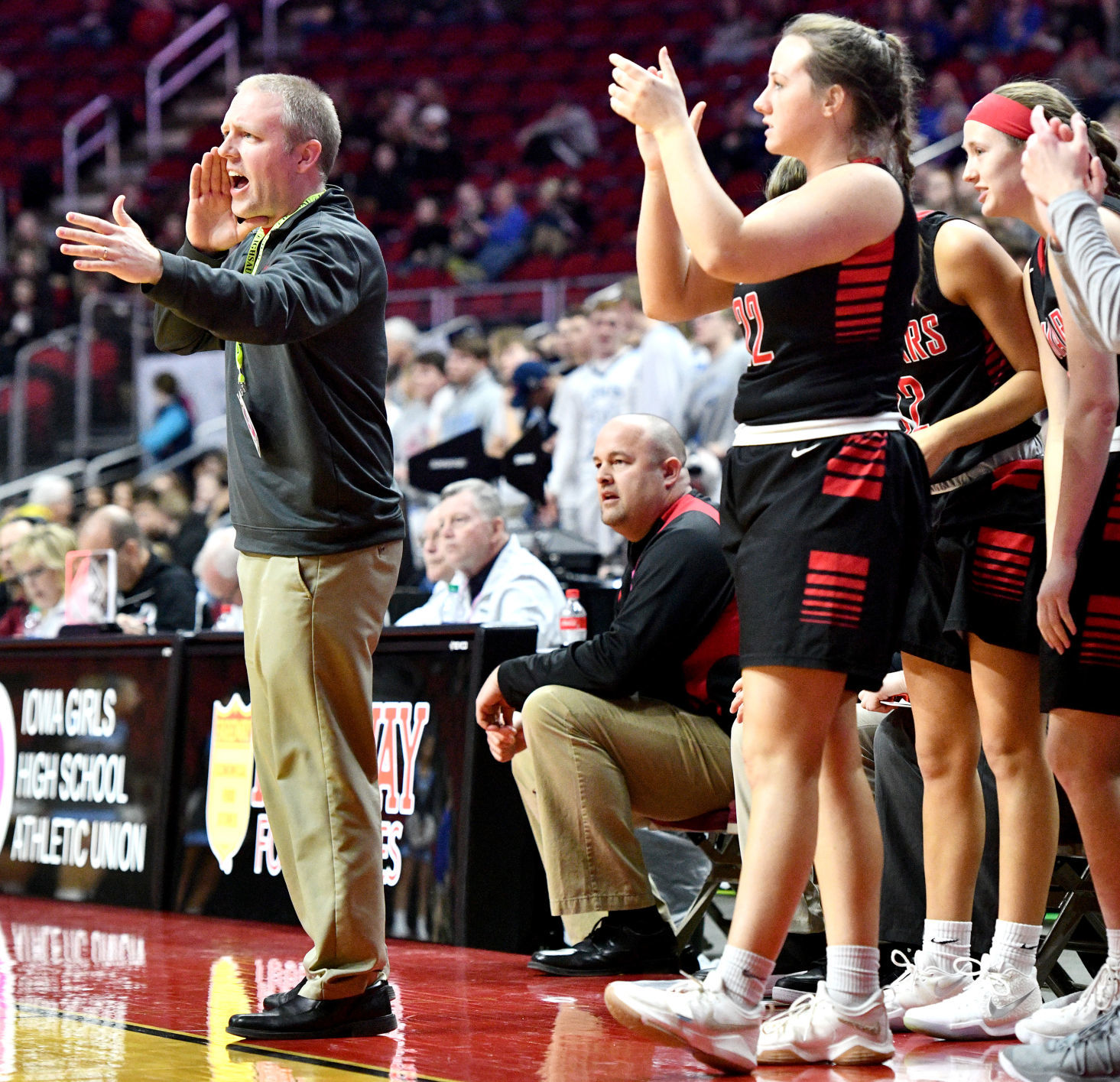 Le Mars vs Lewis Central state basketball